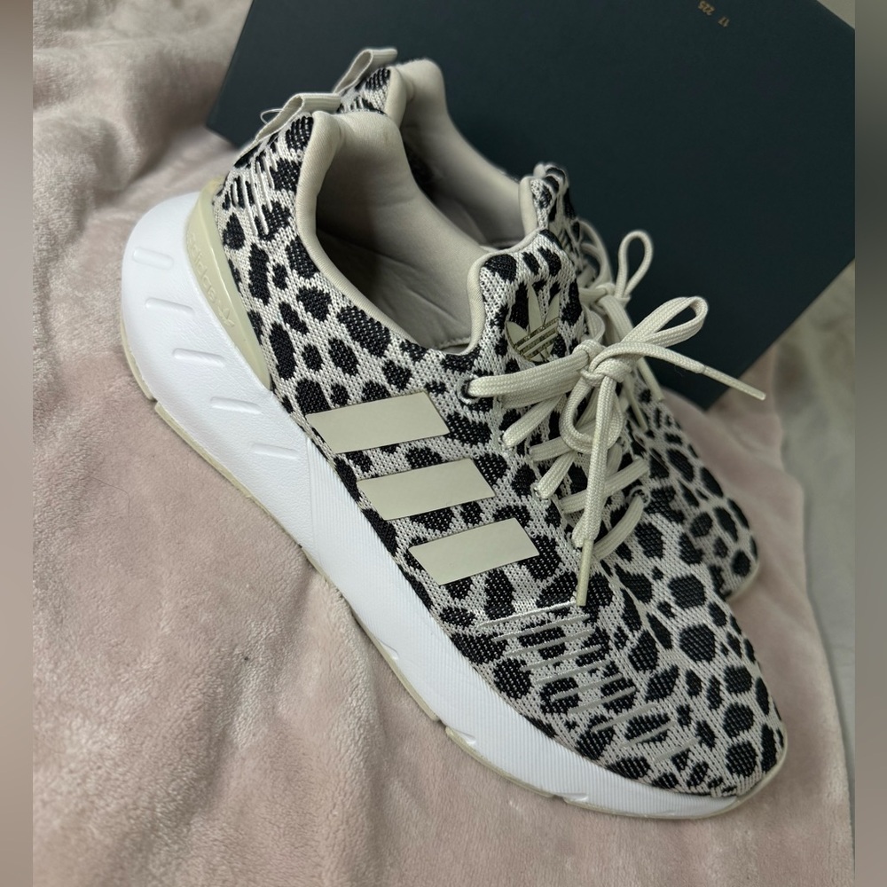 Adidas Swift Run 22 Dalmatian W Shoes Women’s Size 9